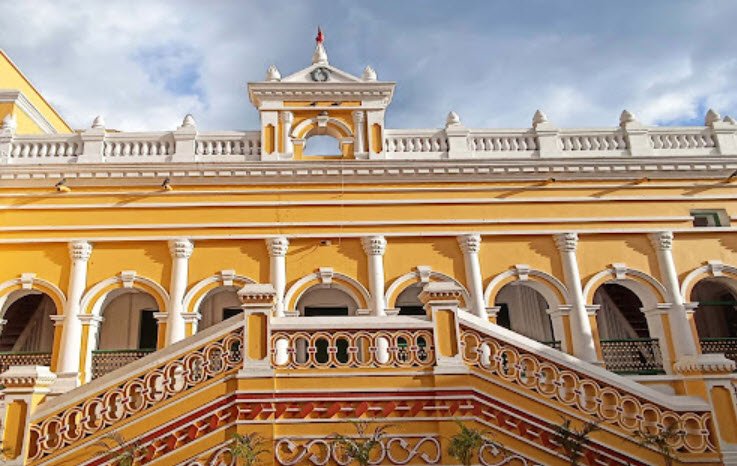 Dhenkanal Palace, Dhenkanal, Odisha - Vushii.com